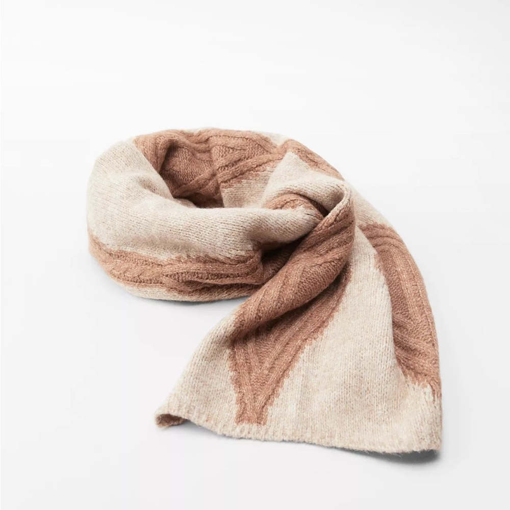 Zara Argyle knit scarf
Wool blend